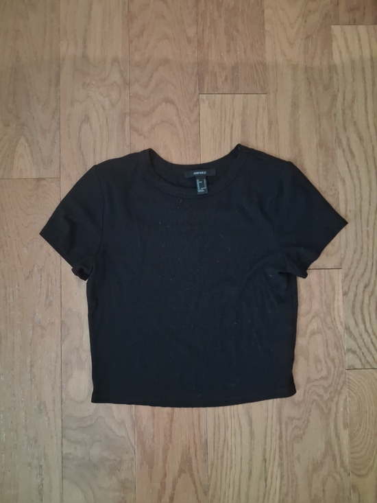 Forever 21 Tops - Forever 21 Black Crop Tee with Crewneck
